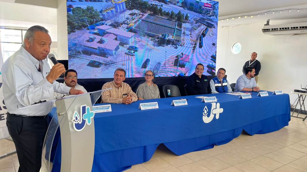 Firma la JMAS convenio para instalar paneles solares en Parque Central