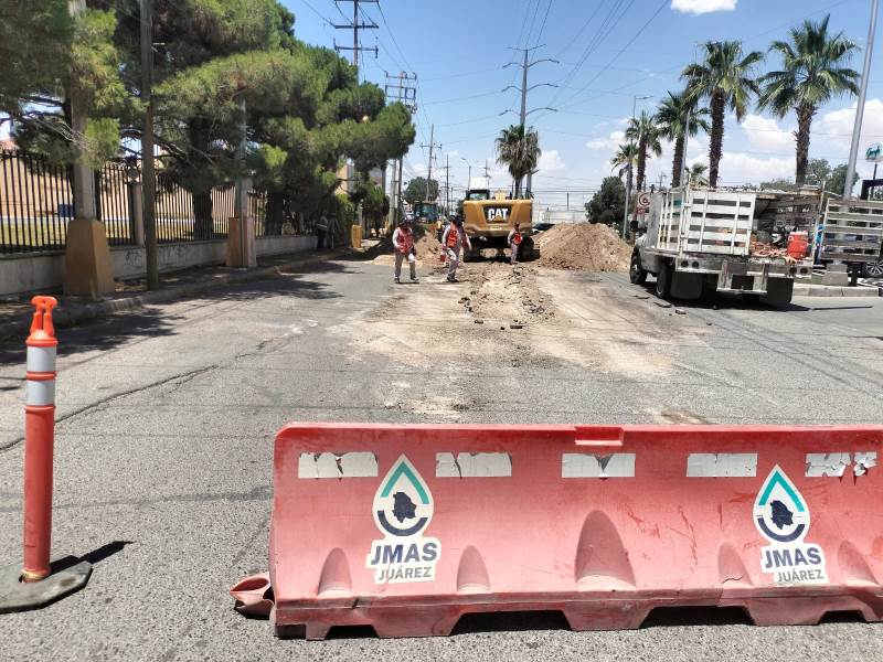 JMAS inició reposición de colector en la calle de Los Portales