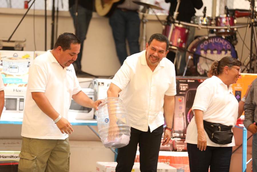 Acompañó Cruz Pérez Cuéllar a comerciantes de La Lucero a día de campo