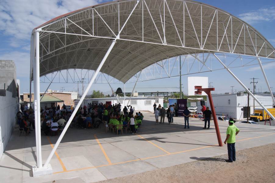 Entregó alcalde domo a Centro Comunitario Ampliación Aeropuerto