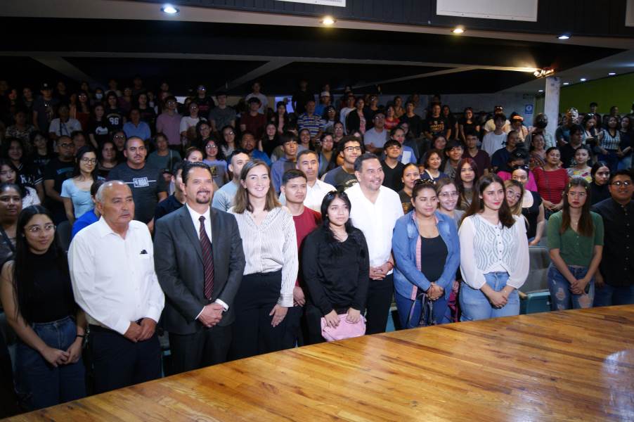 Entregó el Gobierno Municipal becas para el ingreso a la universidad