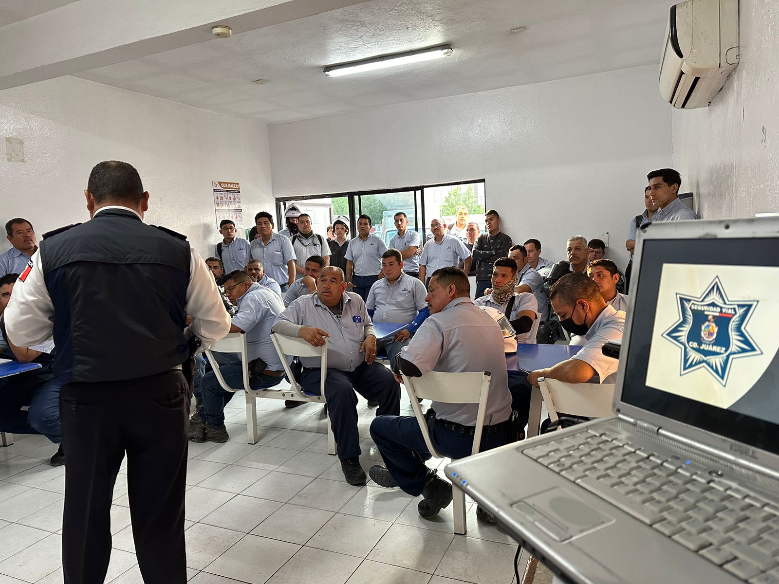 Llevan cursos de manejo a empresas para prevenir accidentes viales.