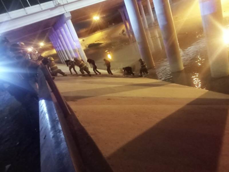 Policías municipales rescataron a nueve migrantes del Río Bravo