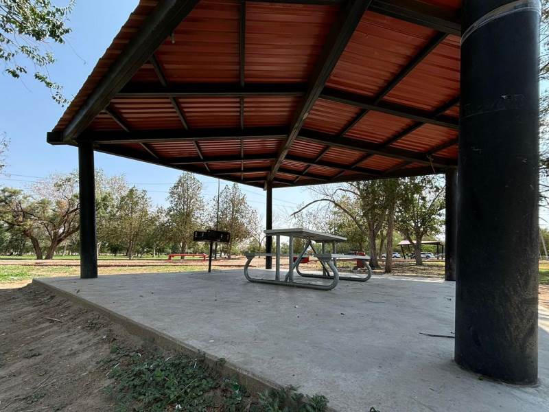 Concluye Obras Públicas construcción de techumbres en El Chamizal