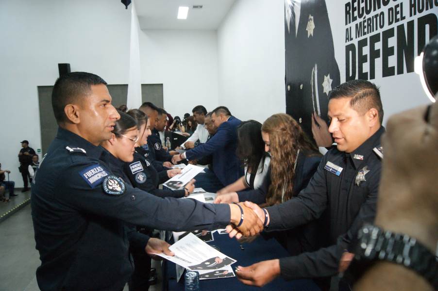 Reconocen mérito de policías municipales que participaron en operativo del Jueves Negro.
