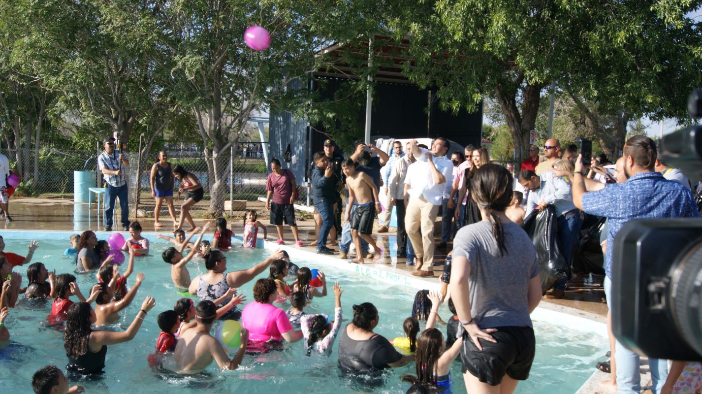 Reabren aquadif, la alberca más grande de Juárez