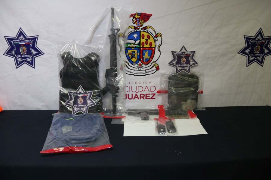 En desalojo de vivienda arrestan a sujeto con armas y equipo táctico