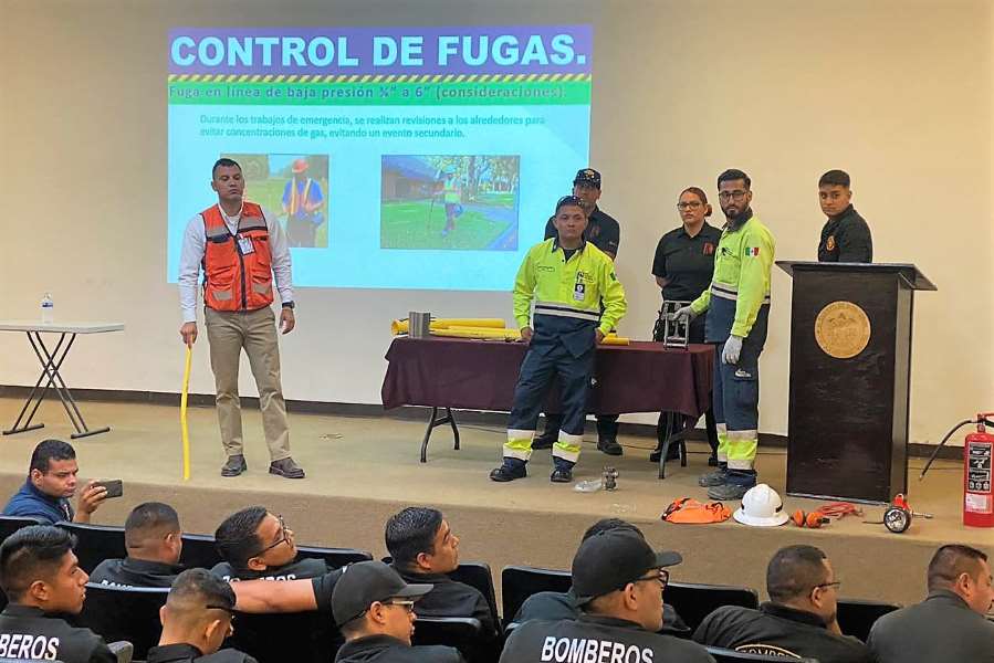 Capacitan a Bomberos en control de fugas de gas natural
