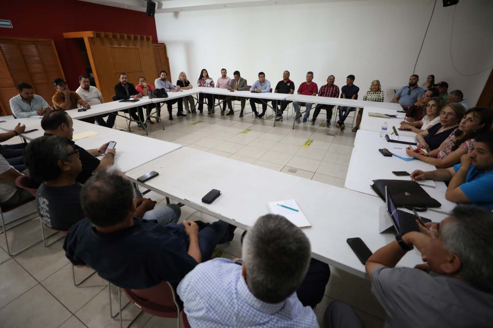 Exigen adultos mayores en el transporte público