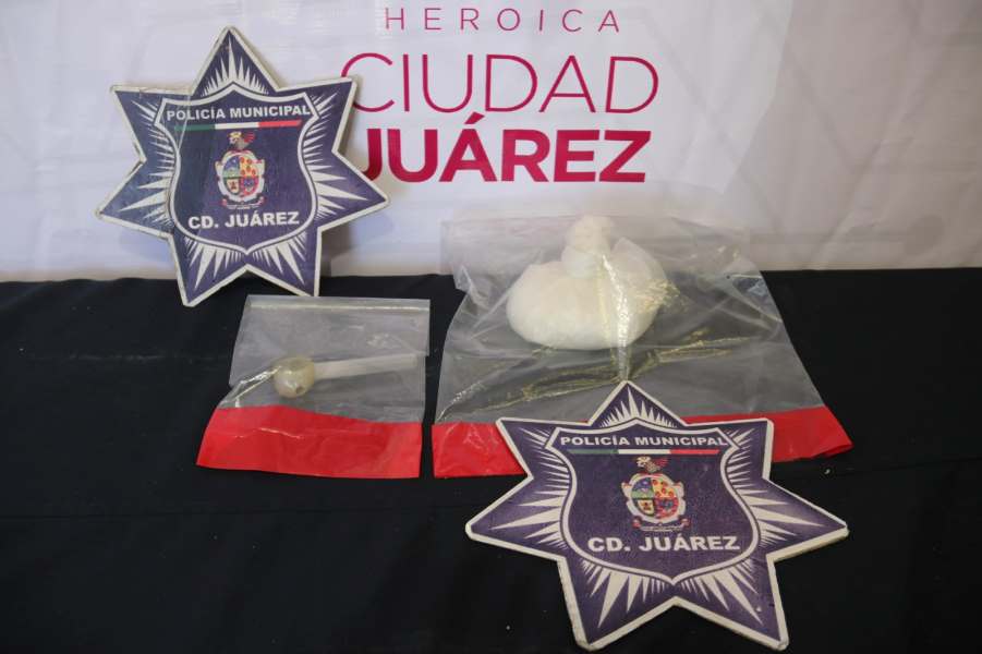 Agentes Municipales detienen a sujeto en posesión de cristal