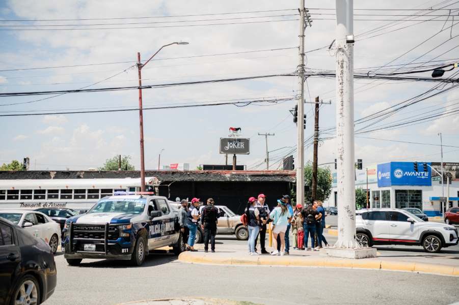 Retiran y resguardan a niños en situación de calle apostados en cruceros