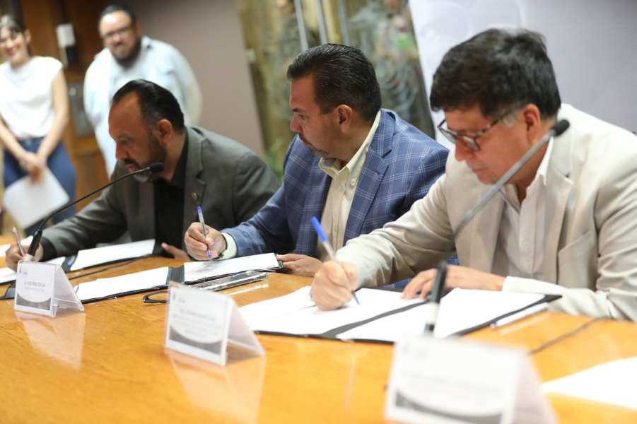 Formalizan convenio Municipio de Juárez y Grupo Cementos de Chihuahua