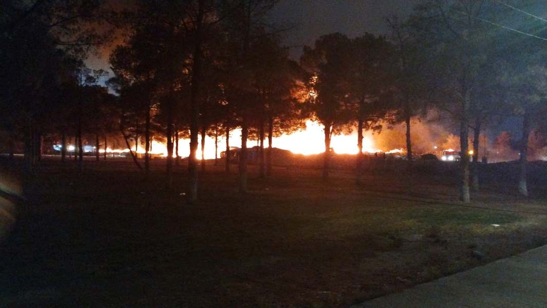 Fuerte incendio se registra en la unidad de transferencia de basura de El Chamizal
