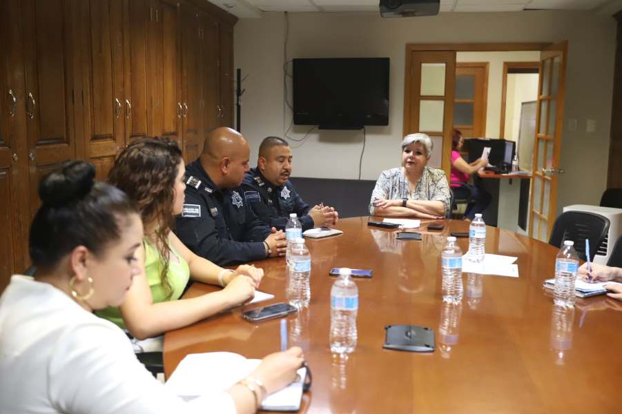 Titular de la Unevid  presenta proyectos a regidores de la Comisión de Seguridad Pública