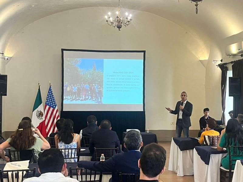 Exponen avances de urbanización y parques en foro binacional