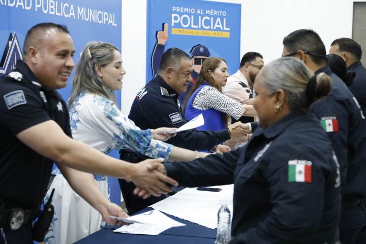 Reconocen a elementos municipales como “Policía del Mes”