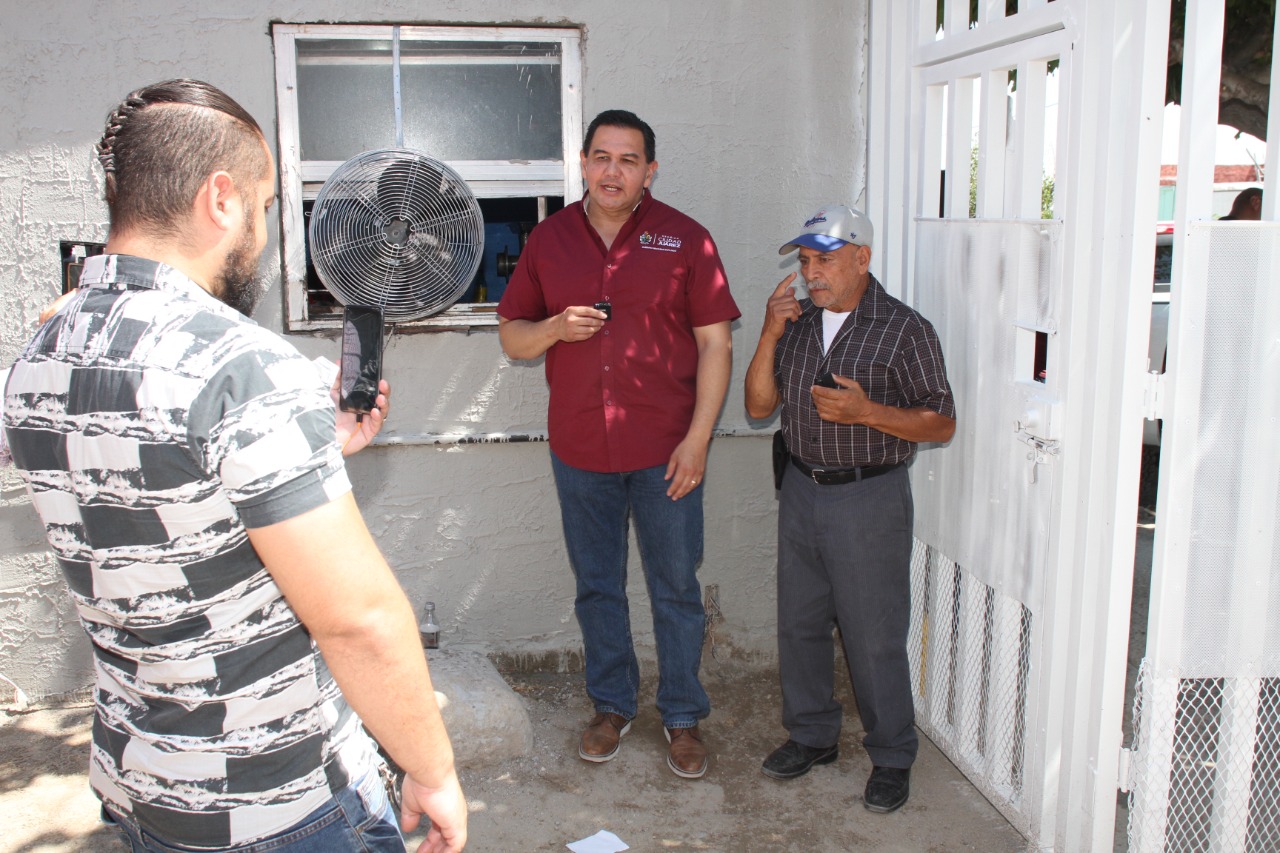 Visita Presidente Municipal negocio de flautas y barbacoa