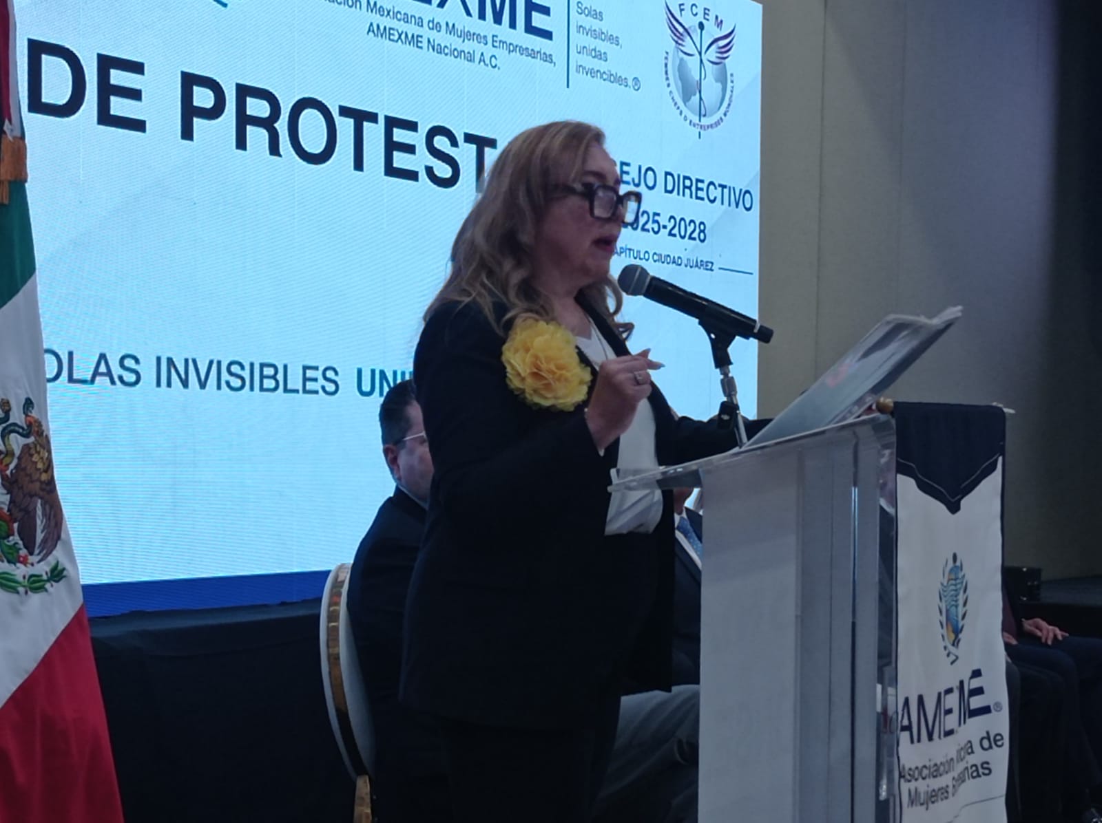 Rinde protesta Fabiola Arámbula como presidente del capítulo Juárez de AMEXME.