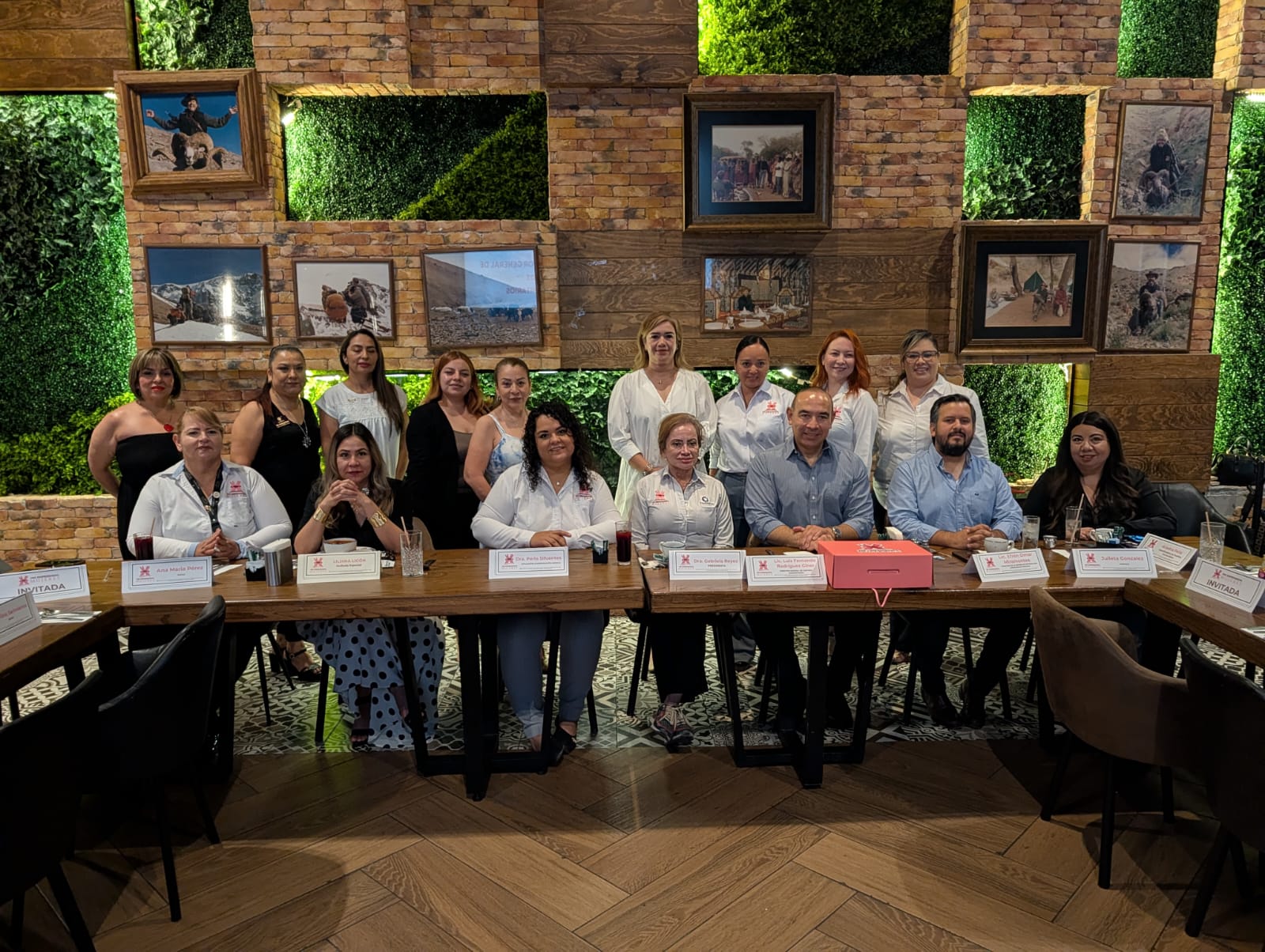 Comparte titular de Centros Comunitarios experiencia de liderazgo con emprendedoras