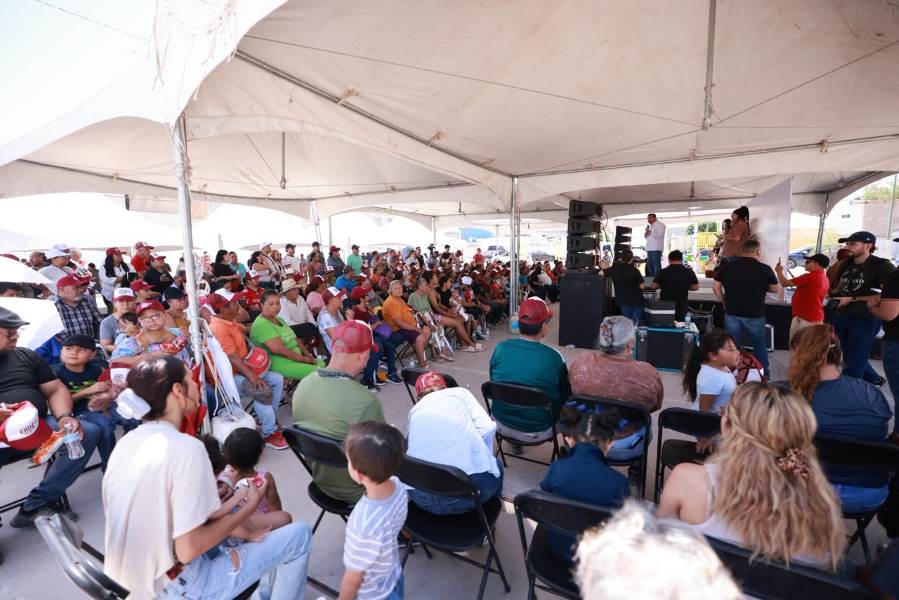Cruz Pérez Cuéllar se reúne con vecinos de los parques Copey y Satevó
