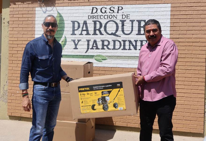 Donan cuatro podadoras para mantenimiento de áreas verdes
