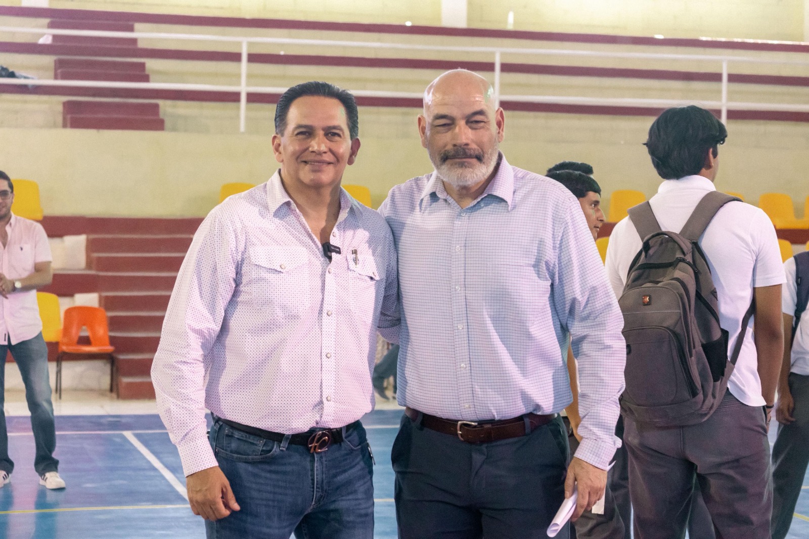 Entrega diputado donativo de mobiliario a CBTis No. 143 en Camargo.