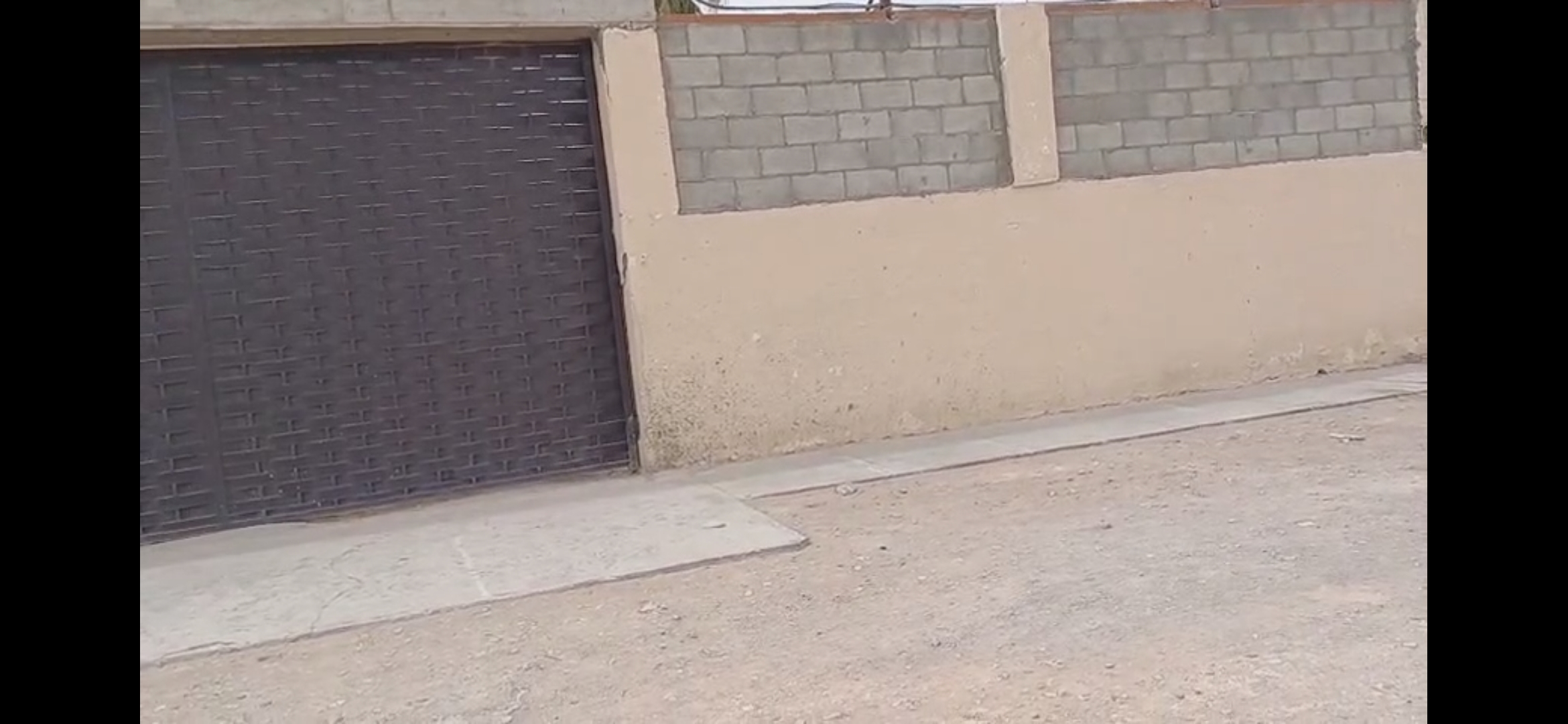 Entierran medidor de la JMAS para evadir pagos en jardín de eventos.