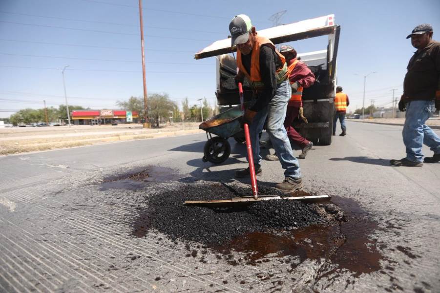 Tapó Obras Públicas 2,350 baches durante mayo