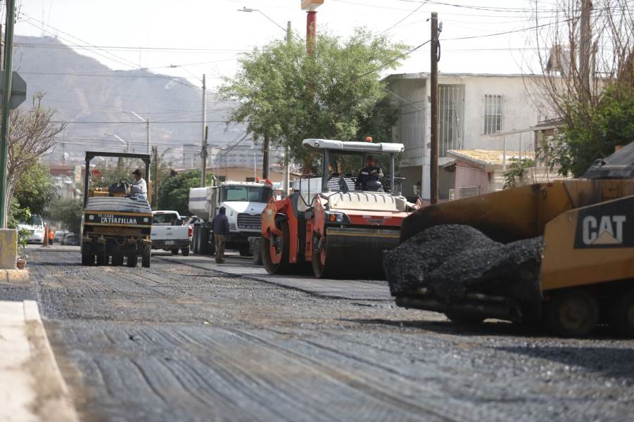 Repavimentan calle Bario y José María Arteaga en el norponiente de la ciudad