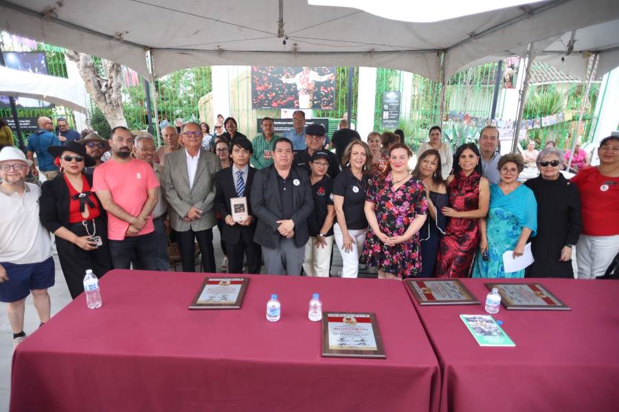 Rinden homenaje póstumo a Emilio Gutiérrez de Alba durante el Festival del Libro y las Artes FELIJU 2026