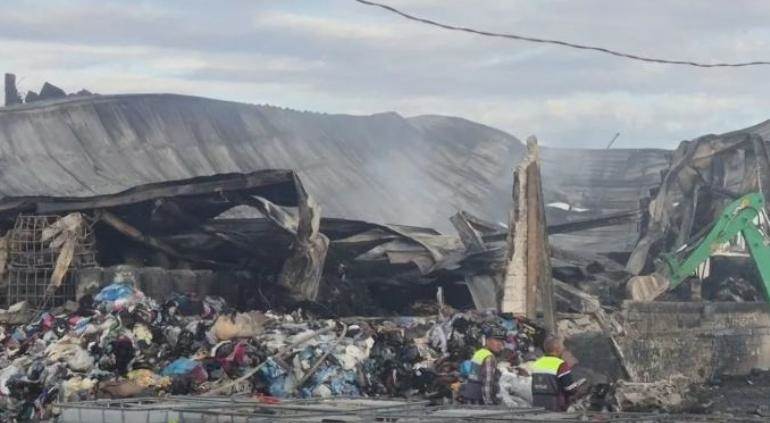 Protección Civil atendió derrame químico e incendio en almacén de residuos industriales