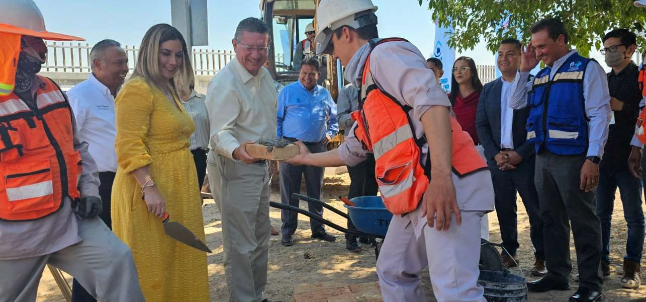 Arranca la JMAS la introducción de tubería para alcantarillado en Cecytech