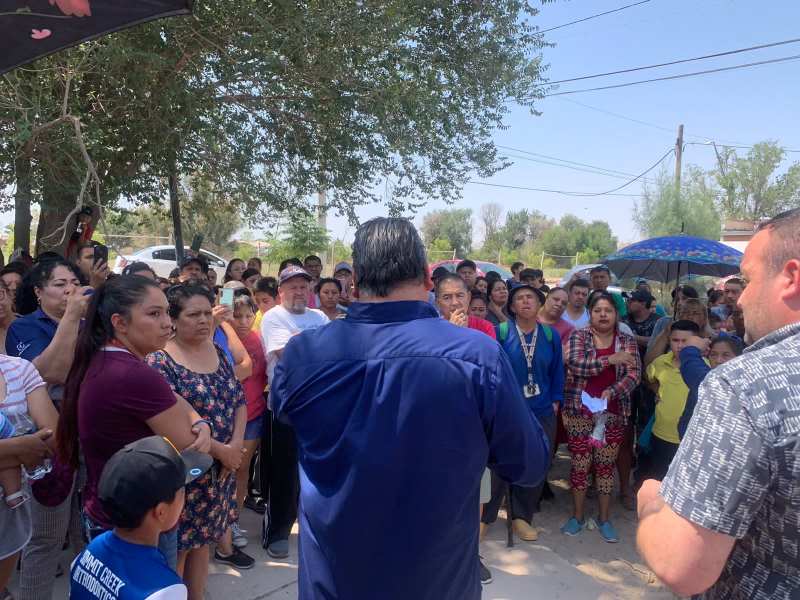 Funcionarios de la JMAS atienden queja de vecinos or falta de presión de agua potable