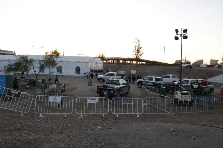 Permanecen cien migrantes en campamento instalado por el Gobierno Municipal