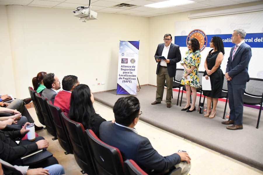 Capacitan ICE y FGE a personal en Búsqueda y Localización de Fugitivos