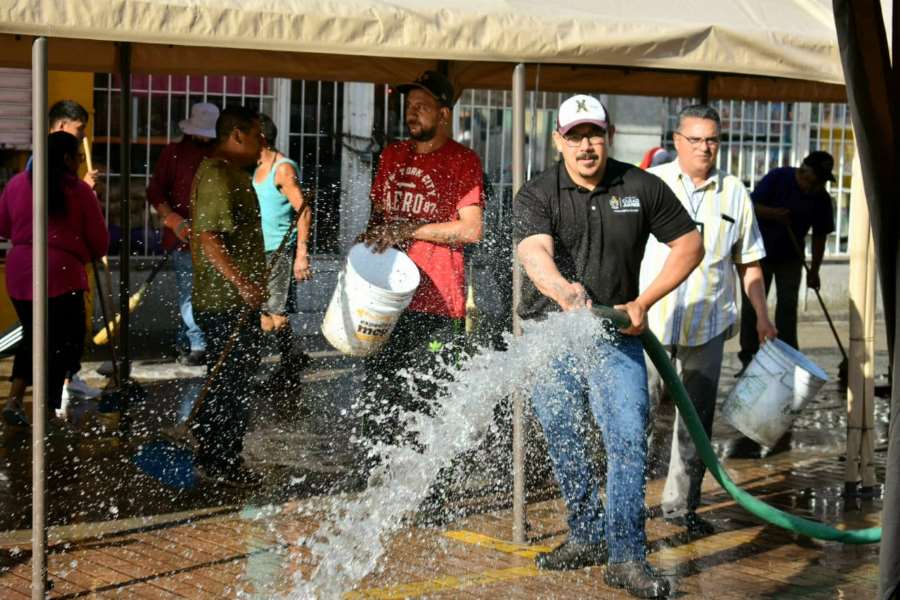 Participan comerciantes en Cruzada por el Centro Histórico