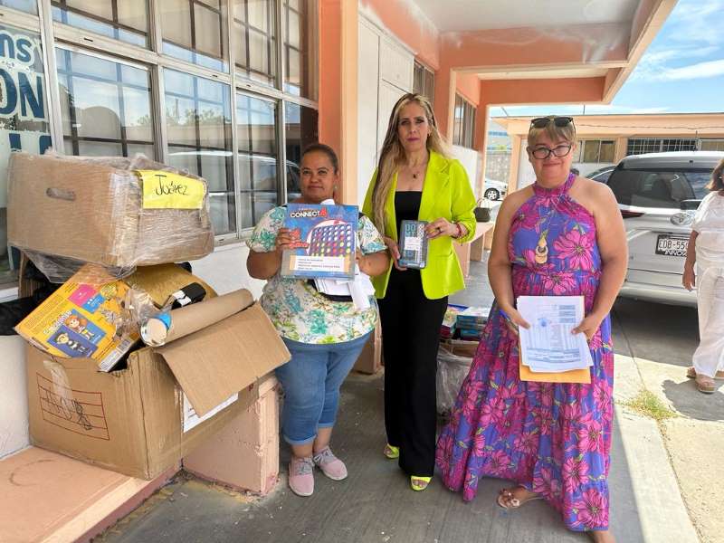 Equipan escuelas especiales con material lúdico y didáctico