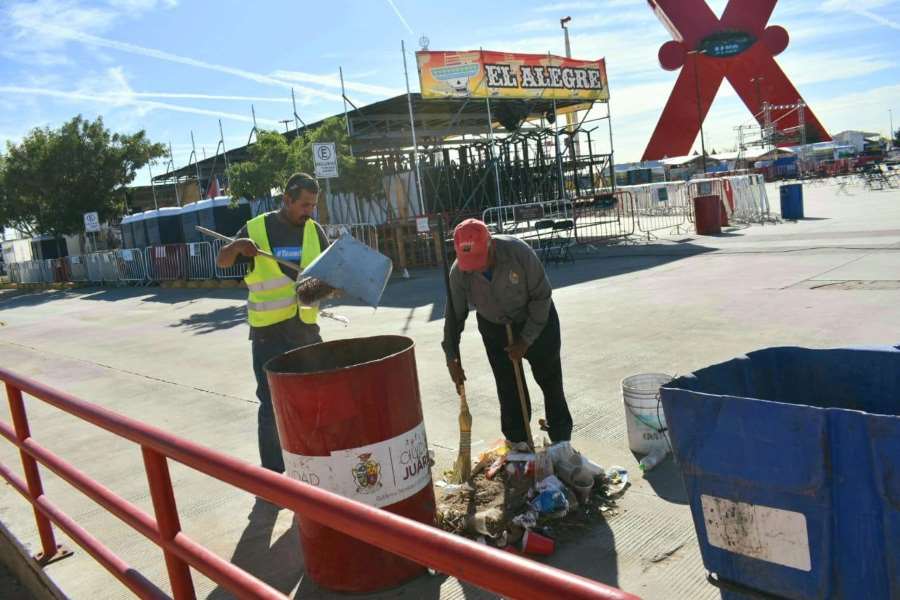 Arrancan con limpieza de la plaza de la X al terminar la feria Juárez