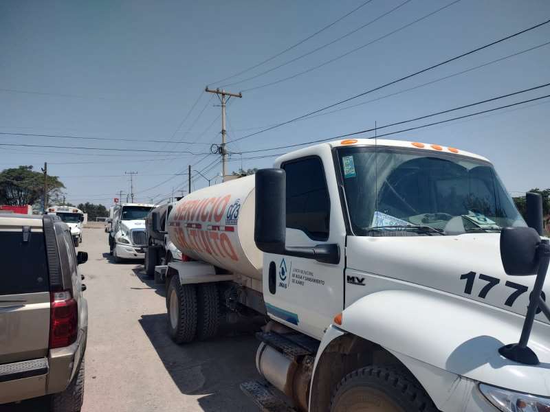 Distribuye la JMAS tambos y agua en Pipas en Riberas Bravo