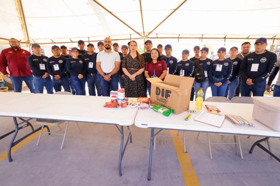Revisan cadetes de policía calidad de despensas que reparte DIF Municipal