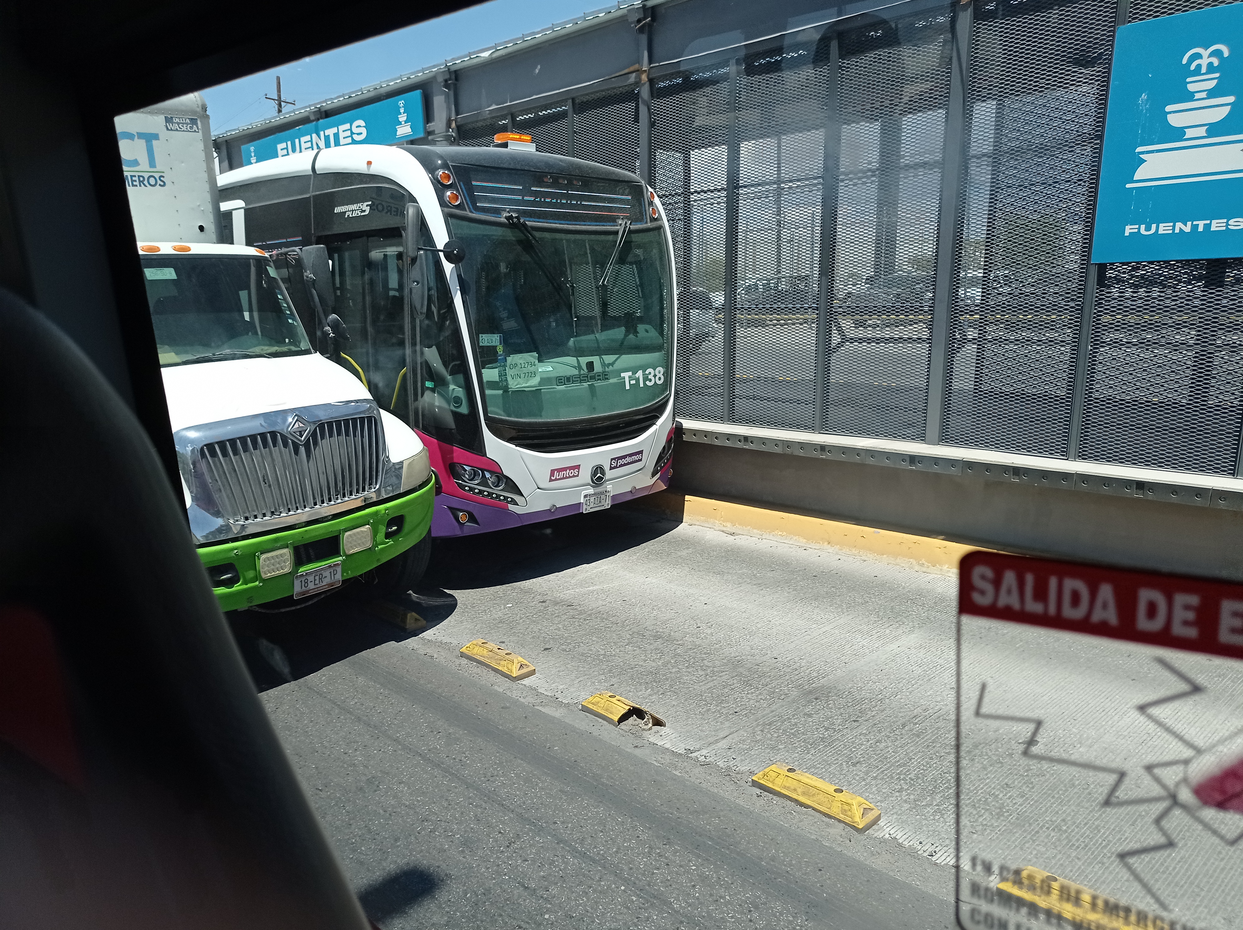 Juarenses siguen adecuándose al carril confinado.