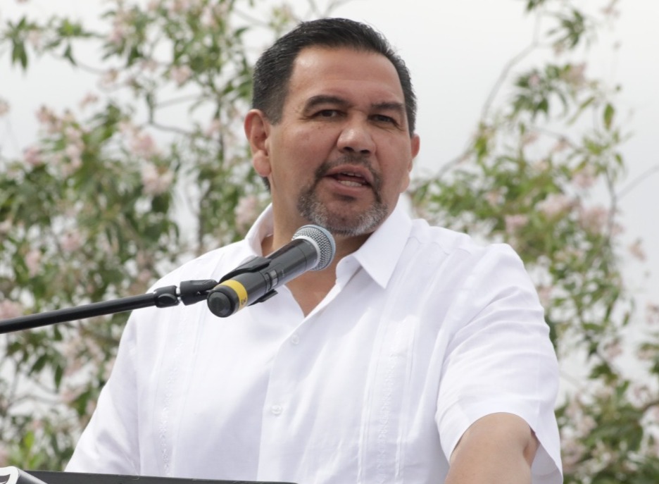 Retiran a migrantes que pernoctaban en El Chamizal; les ofrecen espacios en albergues.