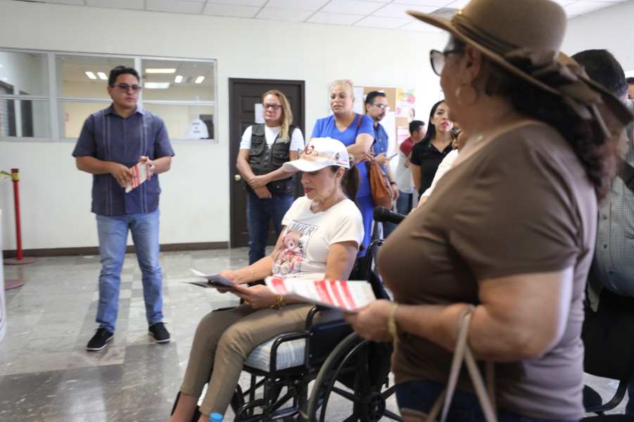 Exigen trato digno para las personas mayores en el transporte público