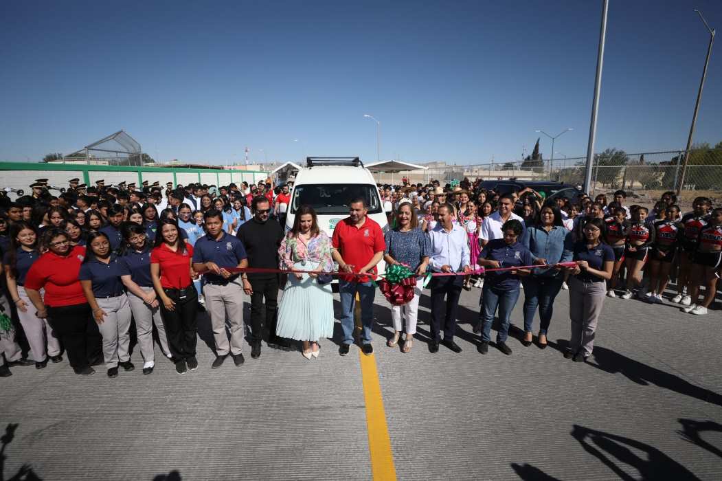 Entrega Presidente Municipal obras de pavimentación al COBACH 11