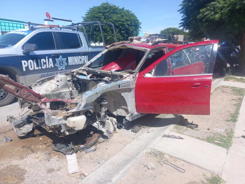 Lo sorprenden desmantelando vehículo robado