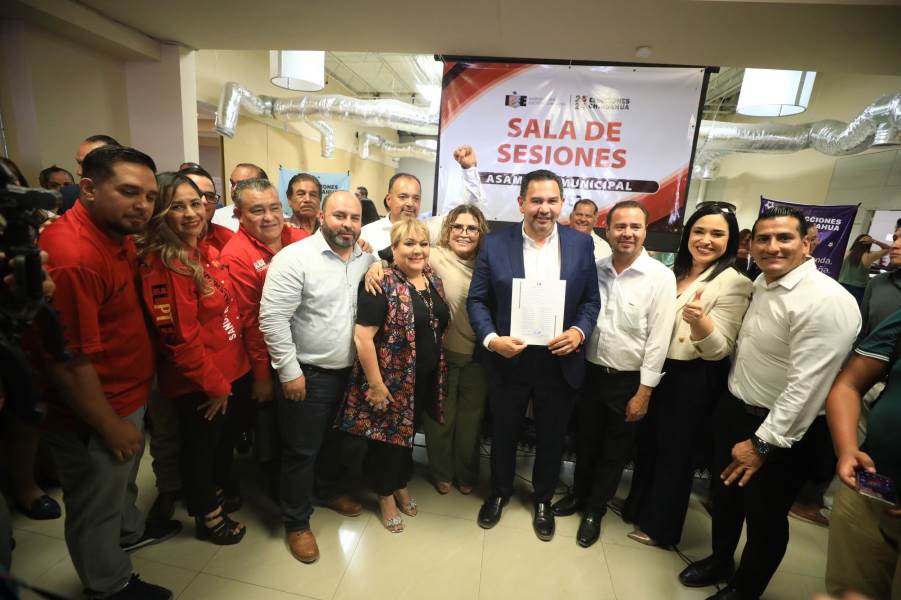 Recibió Cruz Pérez Cuéllar su constancia de mayoría