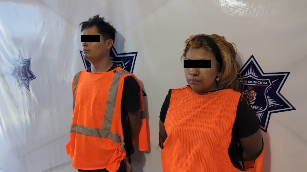 Policía municipal detuvo a hombre y mujer en posesión de dos armas de fuego