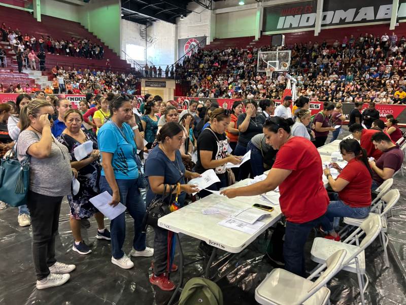 Inició entrega de 13 mil becas escolares