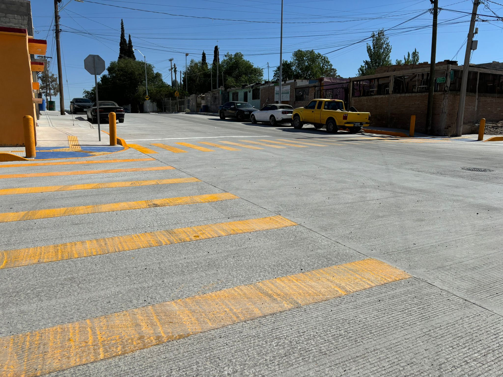 Entrega alcalde repavimentación calle Batalla del Paredón