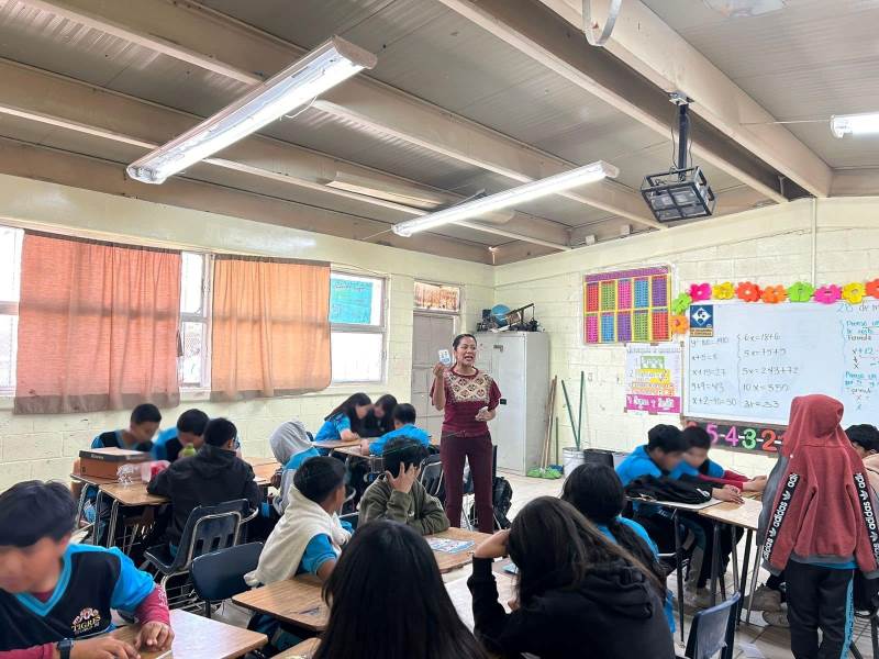 Reciben estudiantes de Riberas del Bravo pláticas sobre derechos humanos